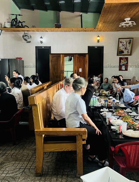 Không gian rộng rãi có chỗ cho các đoàn du lịch mở tiệc 